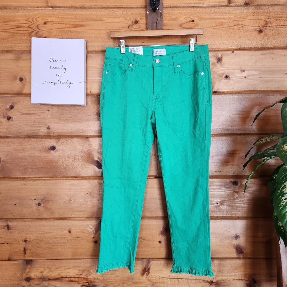 Crown & Ivy NWT Cropped Skinny Ruffle Capri Jeans Stretch Green‎ Leaf Sz 6 X 25"